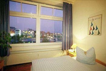 Hotel Am Schwedenkai Kiel Extérieur photo