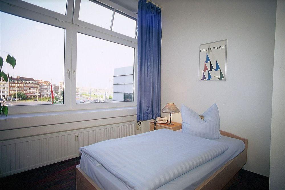 Hotel Am Schwedenkai Kiel Extérieur photo