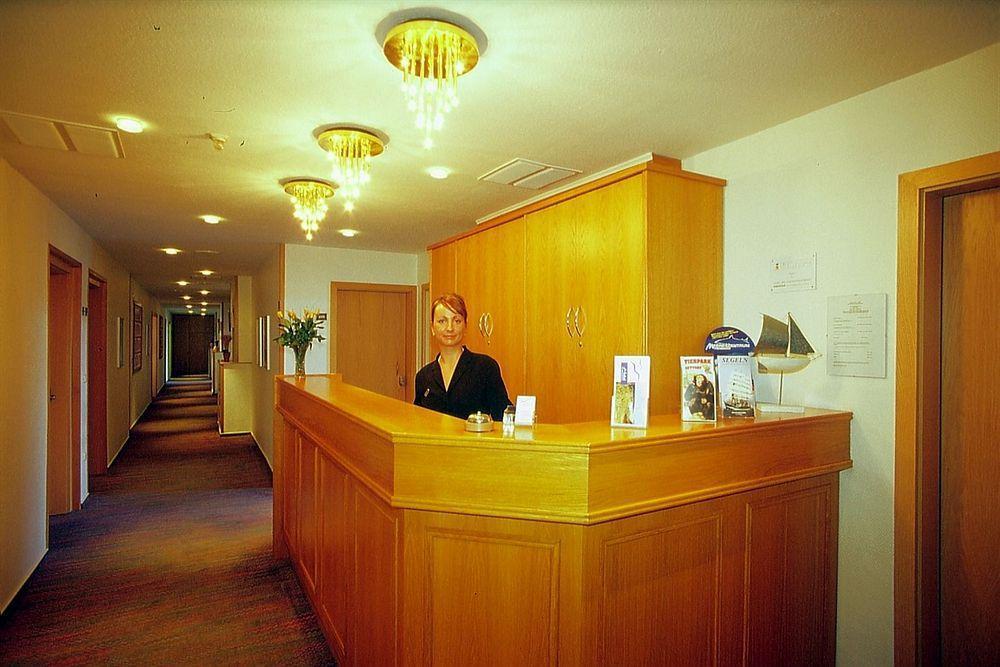 Hotel Am Schwedenkai Kiel Extérieur photo