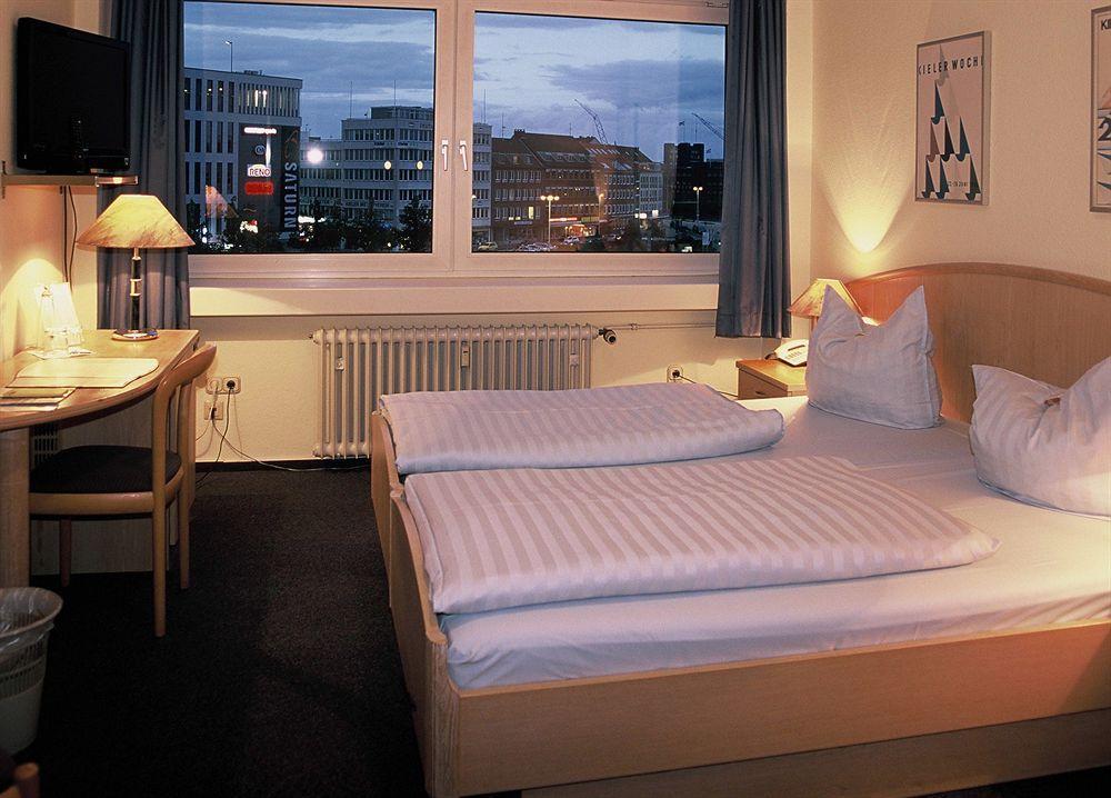 Hotel Am Schwedenkai Kiel Extérieur photo