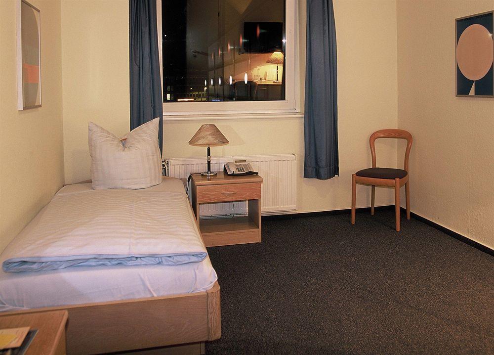 Hotel Am Schwedenkai Kiel Extérieur photo